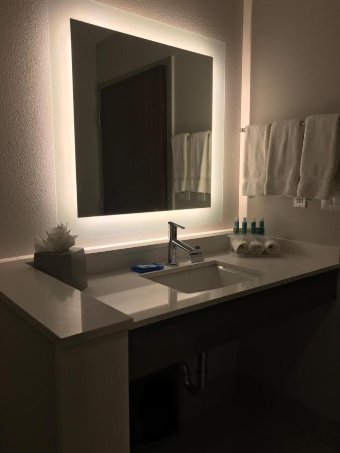 Express & Southwest Galleria Area By Ihg Hotel 3*