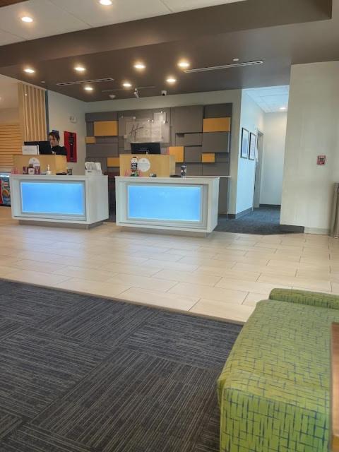 Express & Southwest Galleria Area By Ihg 3*